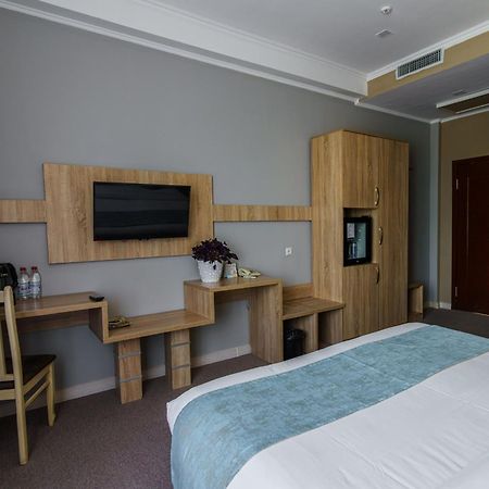 Park Hotel Al Bustan 奇姆肯特 外观 照片
