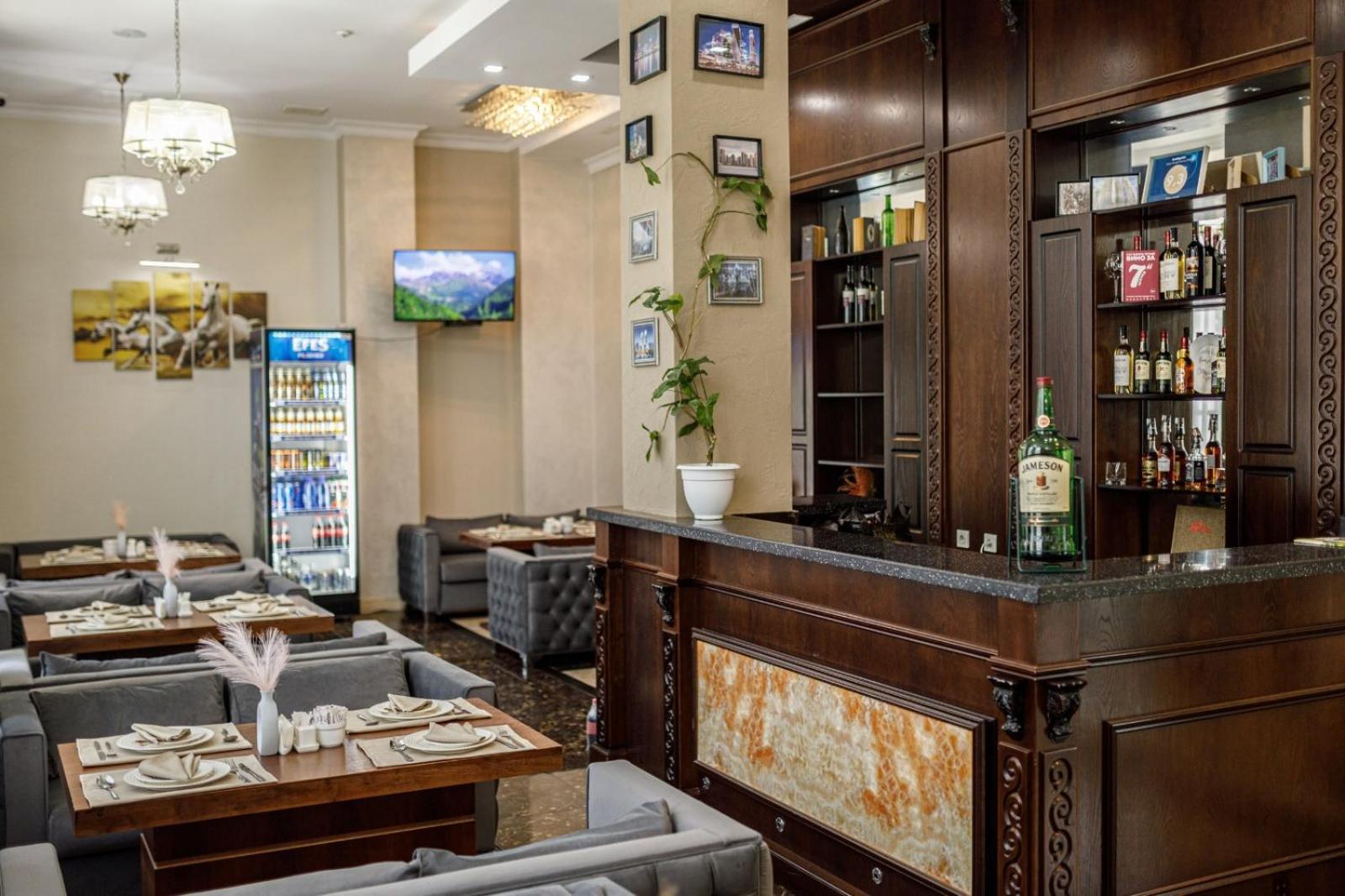 Park Hotel Al Bustan 奇姆肯特 外观 照片