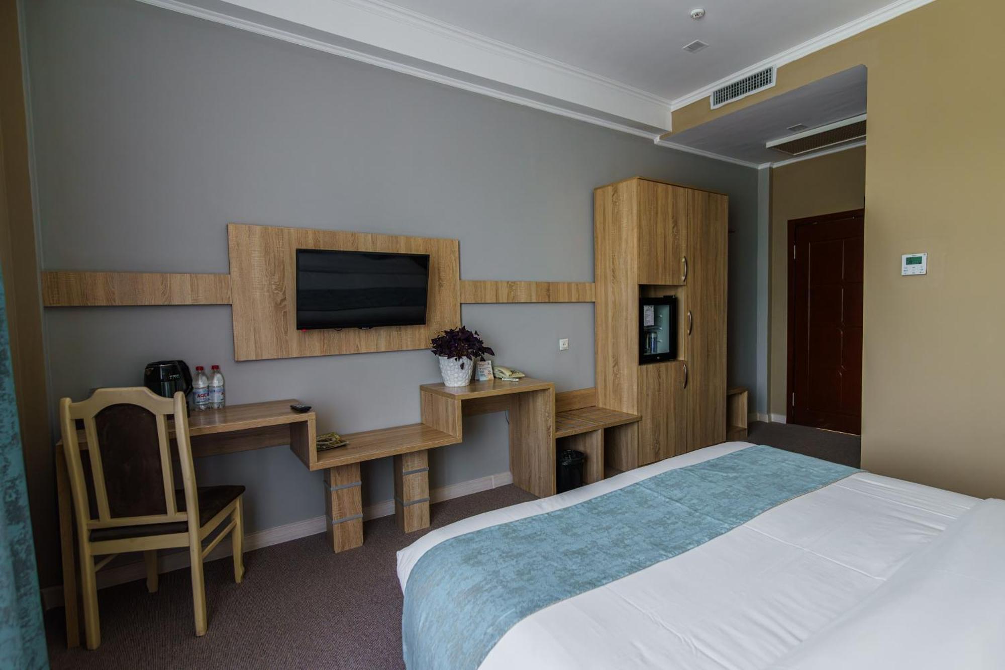 Park Hotel Al Bustan 奇姆肯特 外观 照片
