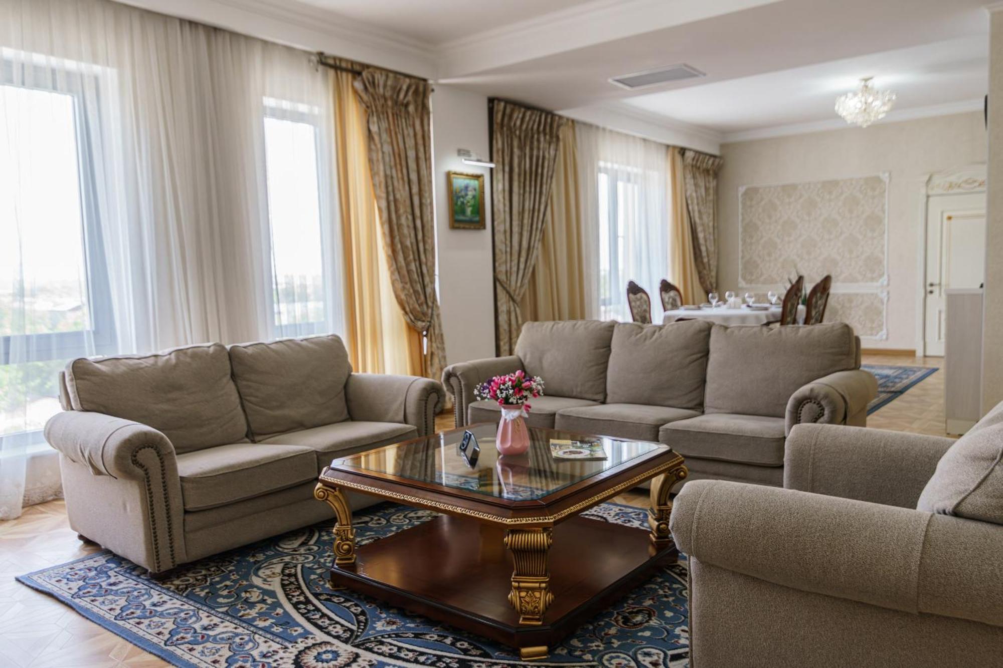 Park Hotel Al Bustan 奇姆肯特 外观 照片