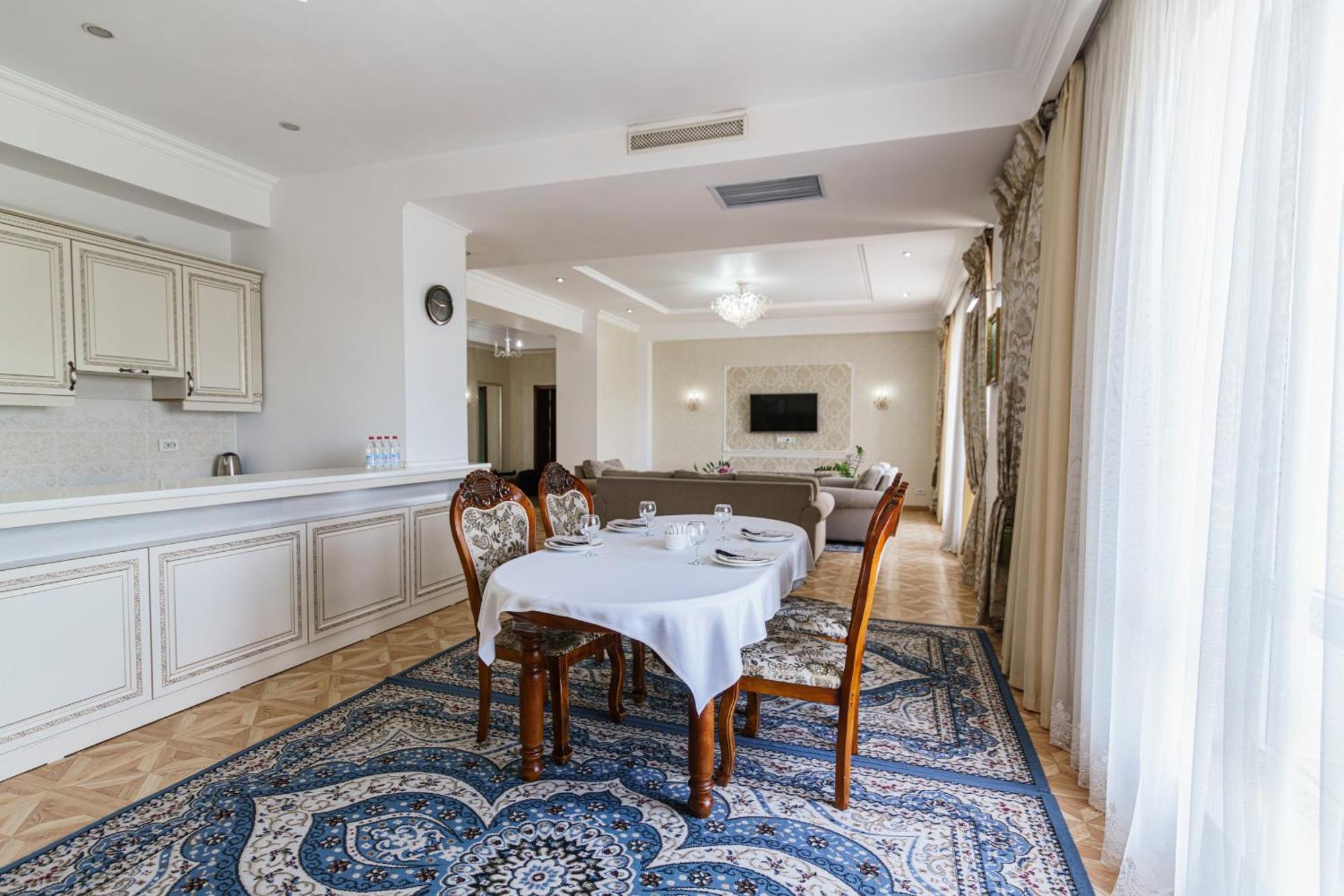 Park Hotel Al Bustan 奇姆肯特 外观 照片