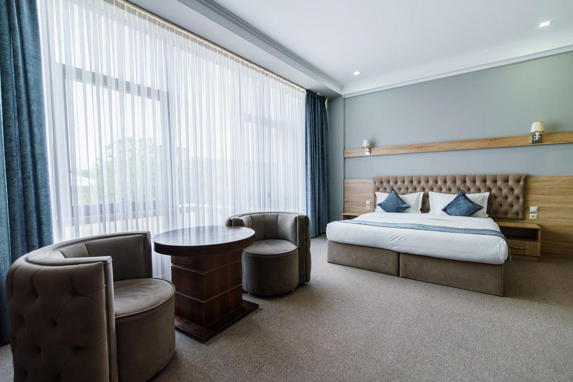 Park Hotel Al Bustan 奇姆肯特 外观 照片