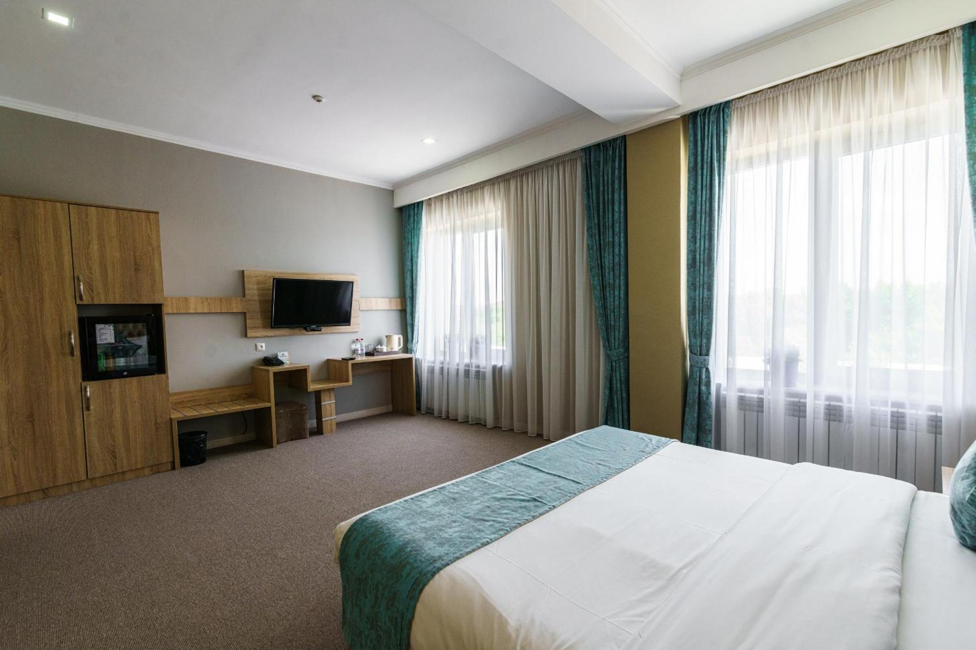 Park Hotel Al Bustan 奇姆肯特 外观 照片